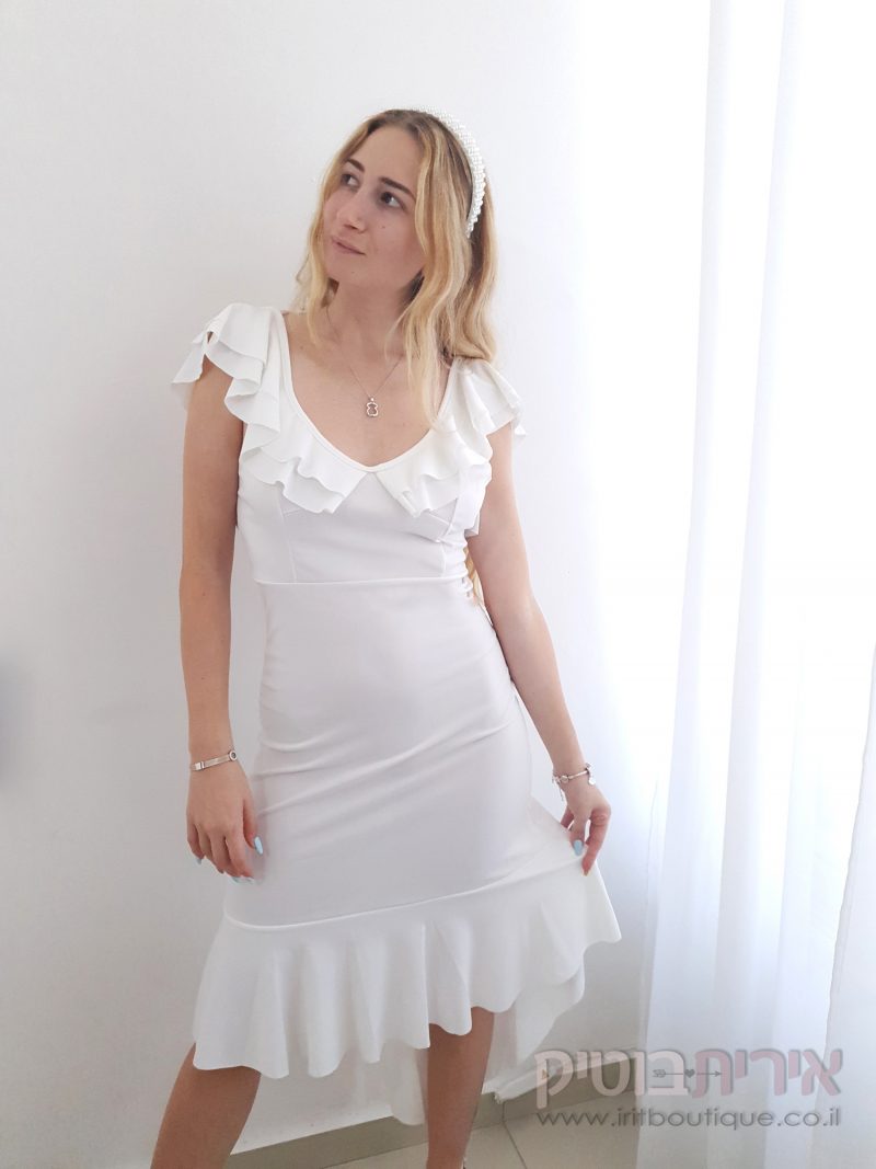 שמלה לבנה מידי צמודה